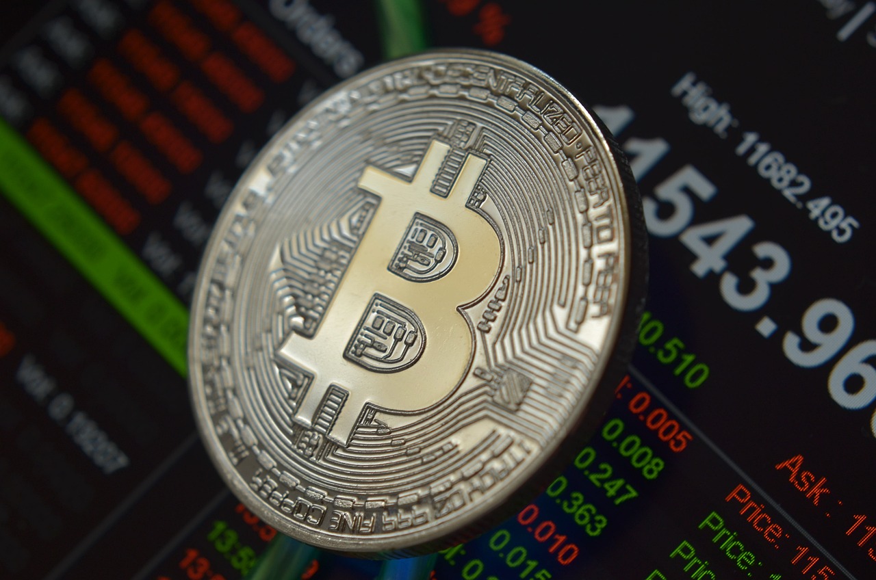 黄金再飙新高！数据：比特币通常在100~150天内跟进拉涨